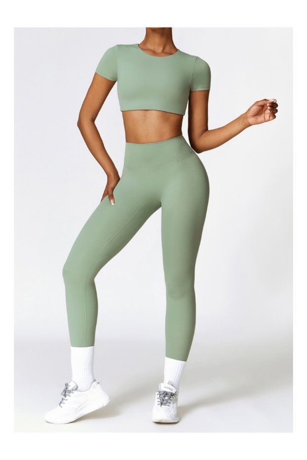 Womens Crop Top Shirt Short Sleeves - Padded Low Impact Workout Yoga Shirt