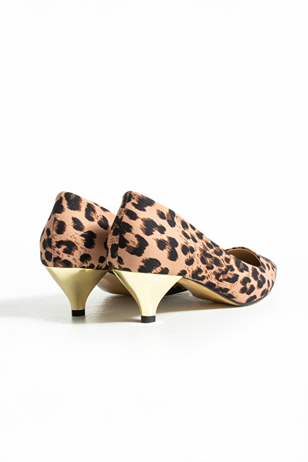 Saten Leopar Desenli Vegan Deri Stiletto-Altın Topuk Şıklığı, Sivri Burun,Günlük&Geceye Özel Zarafet - 4