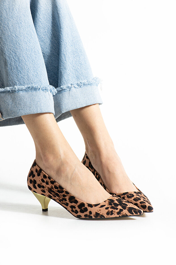 Saten Leopar Desenli Vegan Deri Stiletto-Altın Topuk Şıklığı, Sivri Burun,Günlük&Geceye Özel Zarafet - 6