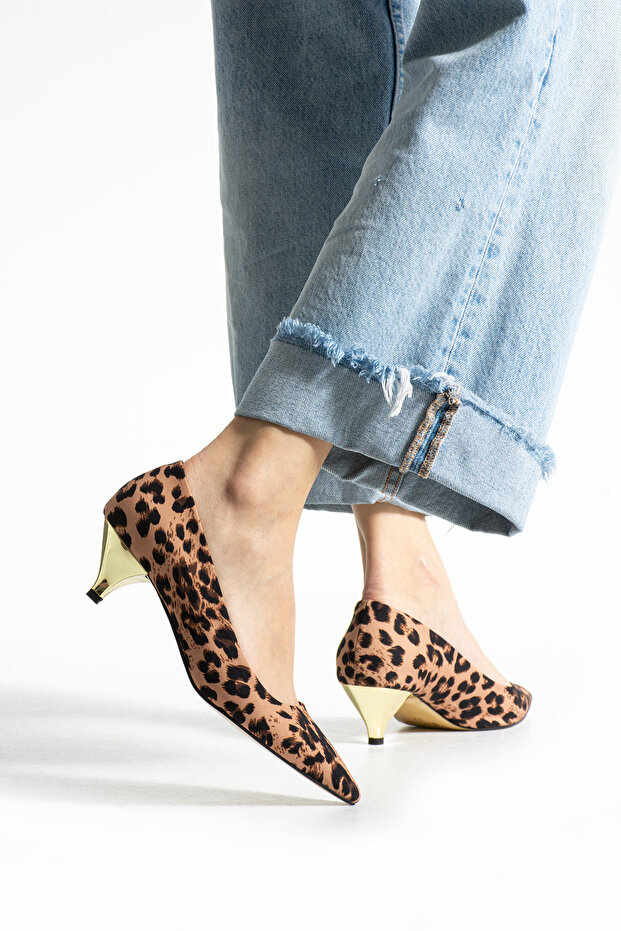 Saten Leopar Desenli Vegan Deri Stiletto-Altın Topuk Şıklığı, Sivri Burun,Günlük&Geceye Özel Zarafet - 3