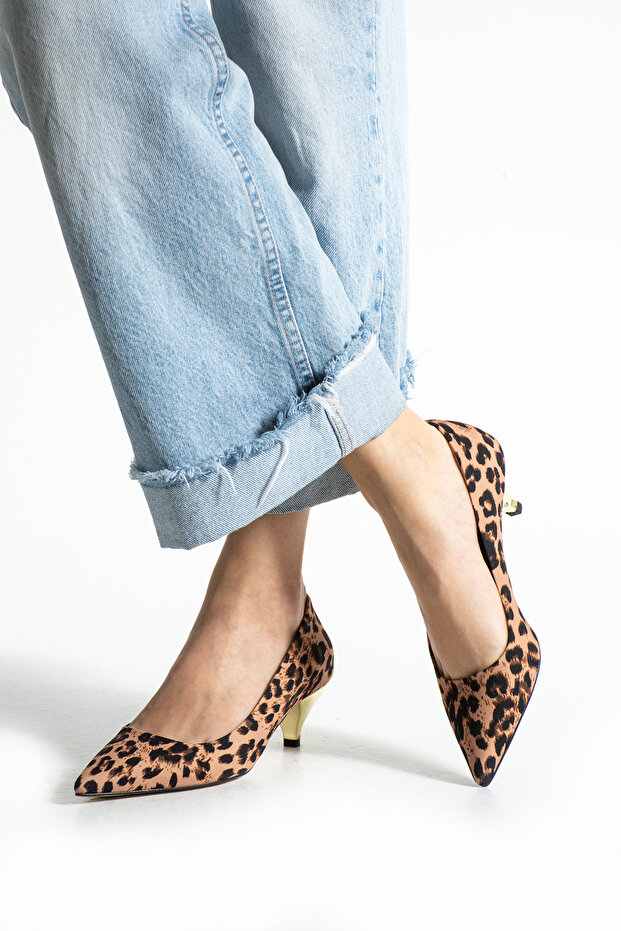 Saten Leopar Desenli Vegan Deri Stiletto-Altın Topuk Şıklığı, Sivri Burun,Günlük&Geceye Özel Zarafet - 1