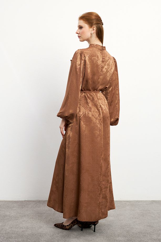 Gül Detaylı Jakar Elbise - Camel - 4