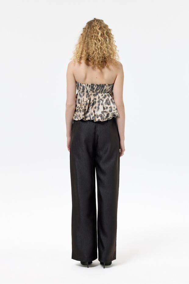 بلوزة بدون حمالات بطبعة الفهد بلون الحجر - 5