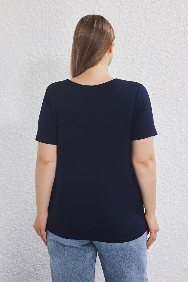 Lacivert Regular Fit Havuz Yaka Büyük Beden T-shirt TBBSS25BF00063 - 8