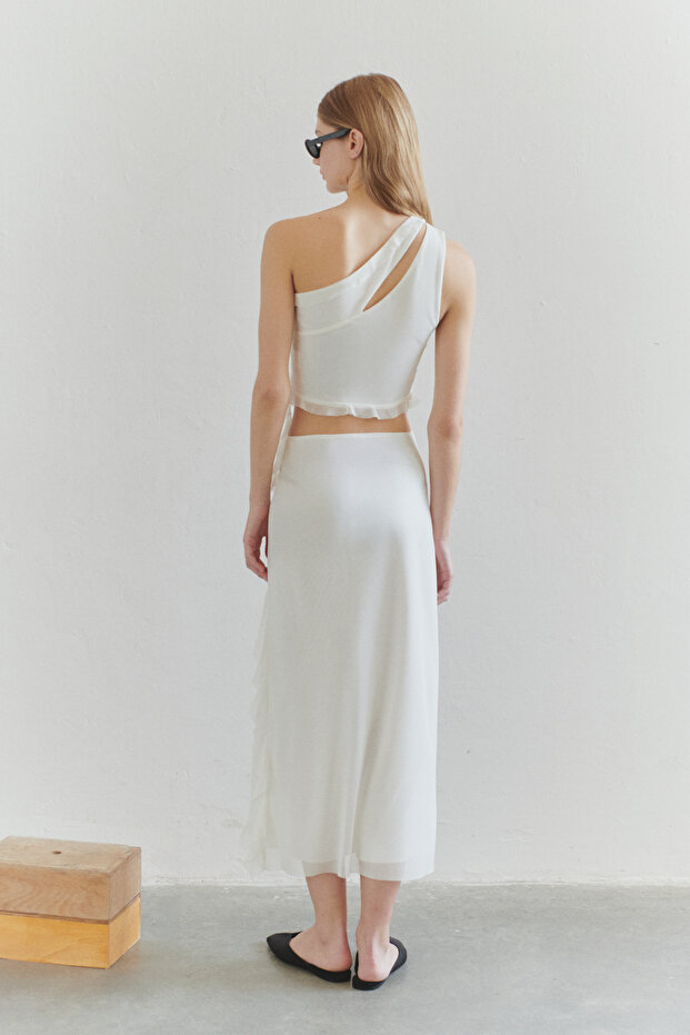 Ekru Asimetrik Yaka Cut Out ve Fırfır Detaylı Astarlı Tül Örme Bluz TWOSS25BZ00292 - 2