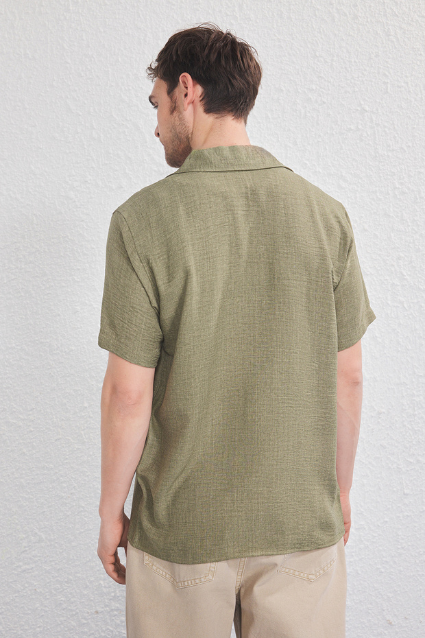 Haki Regular Fit Keten Görünümlü Salaş Dökümlü Gömlek TMNSS25GO00075 - 4