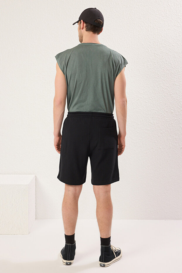 Siyah Oversize/Geniş Kesim Dokulu Nakışlı Şort & Bermuda TMNSS25SR00044 - 5