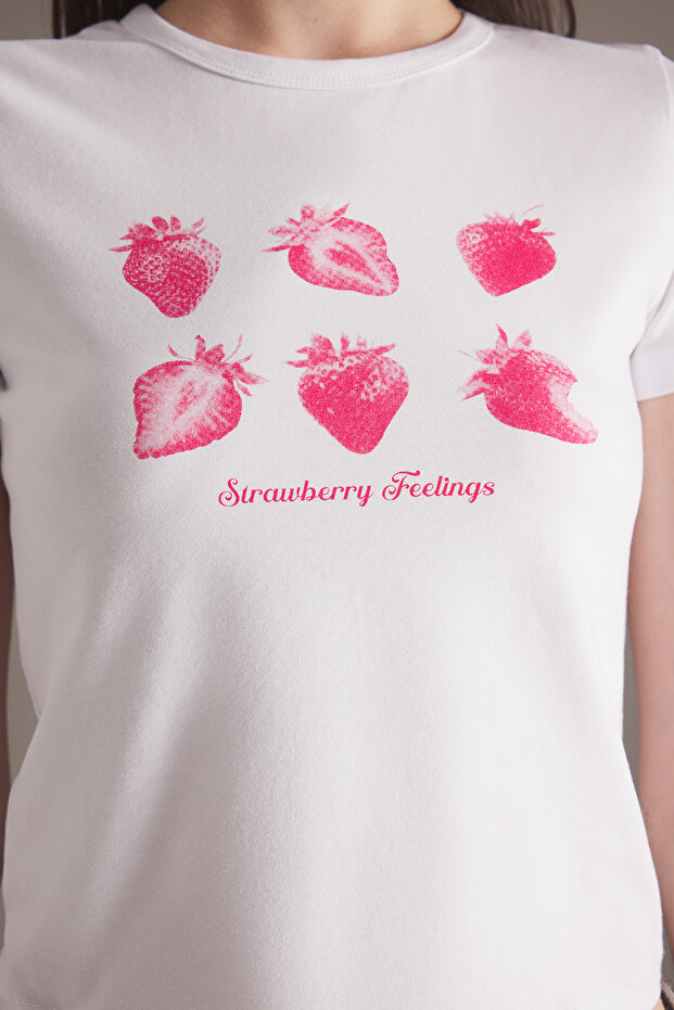 Beyaz Çilek Baskılı Fitted/Vücuda Oturan Baskılı Örme T-Shirt TWOSS25TS00082 - 7