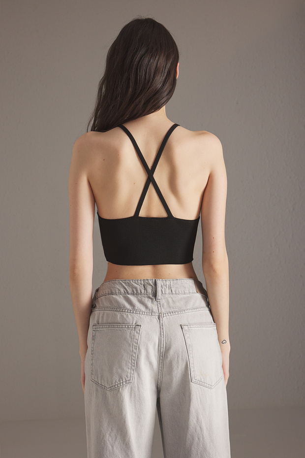 Siyah Super Crop Sırt Detaylı İnce Bluz TWOSS22BZ0760 - 4