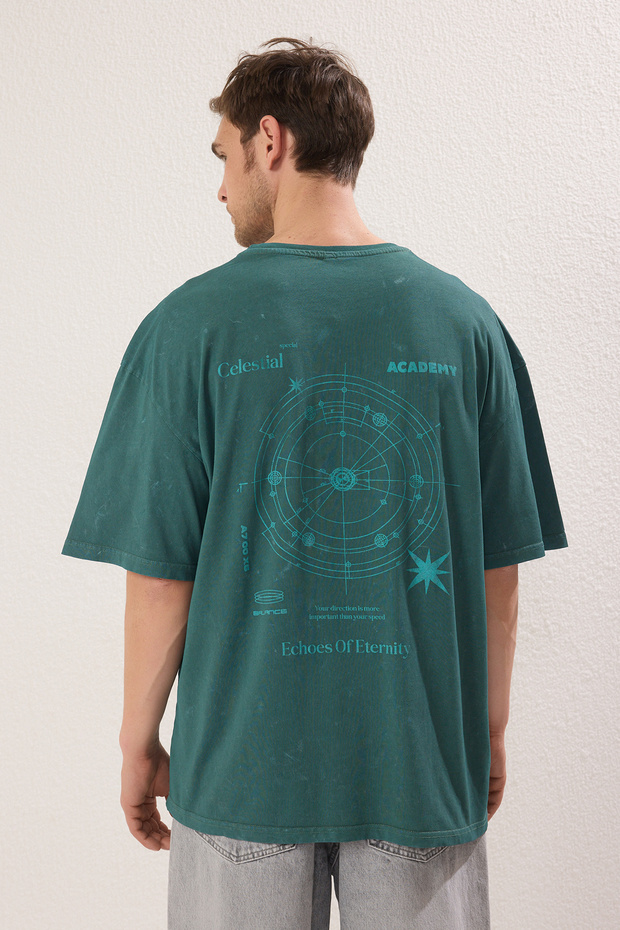 Yeşil Oversize/Geniş Kesim Eskitme/Soluk Efekt Galaksi Baskılı T-Shirt TMNSS25TS00076 - 1