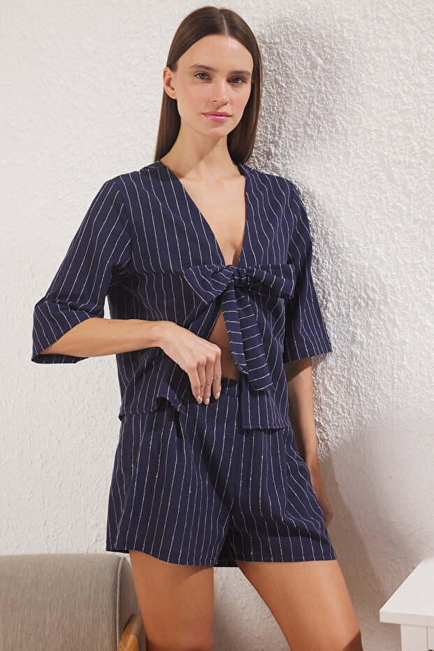 Lacivert Pamuklu Bağlamalı/Fiyonklu Keten Görünümlü Şortlu Dokuma Pijama Takımı THMSS25PT00136 - 1