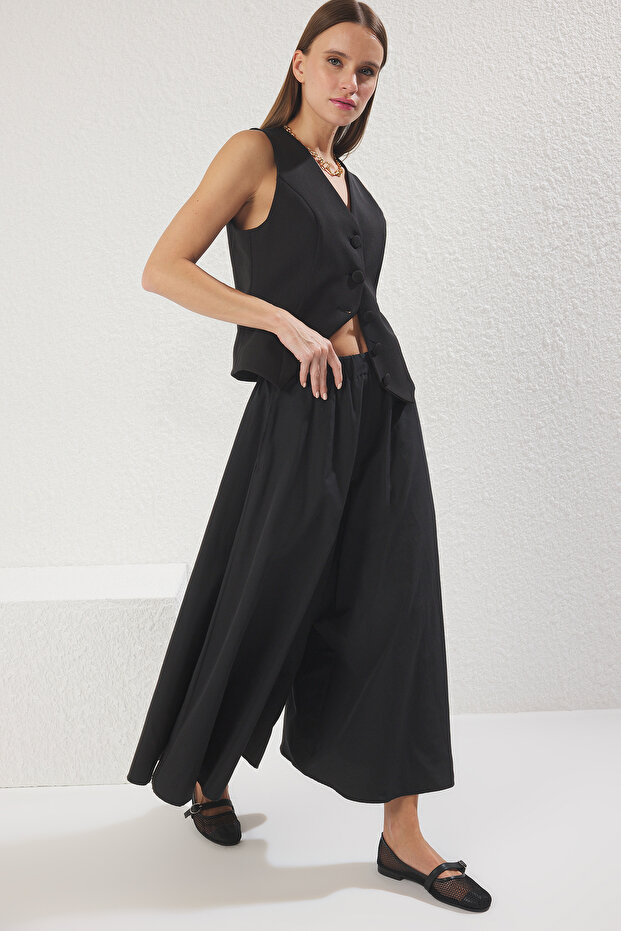 Siyah Etek Görünümlü Mat Dokulu Wide Leg Extra Geniş Paça Beli Lastikli Pantolon TWOSS25PL00101 - 1