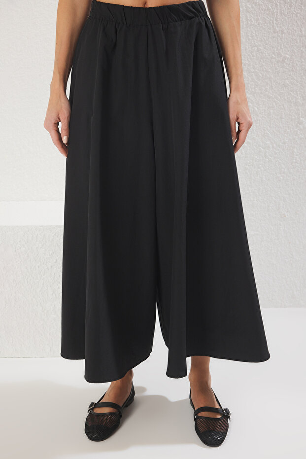 Siyah Etek Görünümlü Mat Dokulu Wide Leg Extra Geniş Paça Beli Lastikli Pantolon TWOSS25PL00101 - 3