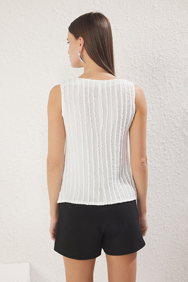 Ekru Triko Görünümlü Regular/Normal Kalıp Örme Bluz TWOSS25BZ00385 - 4