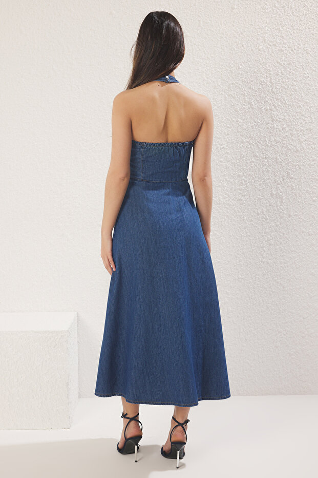 Mavi Eteği Volanlı Halter Yaka Midi Denim Elbise TWOSS25EL00601 - 4