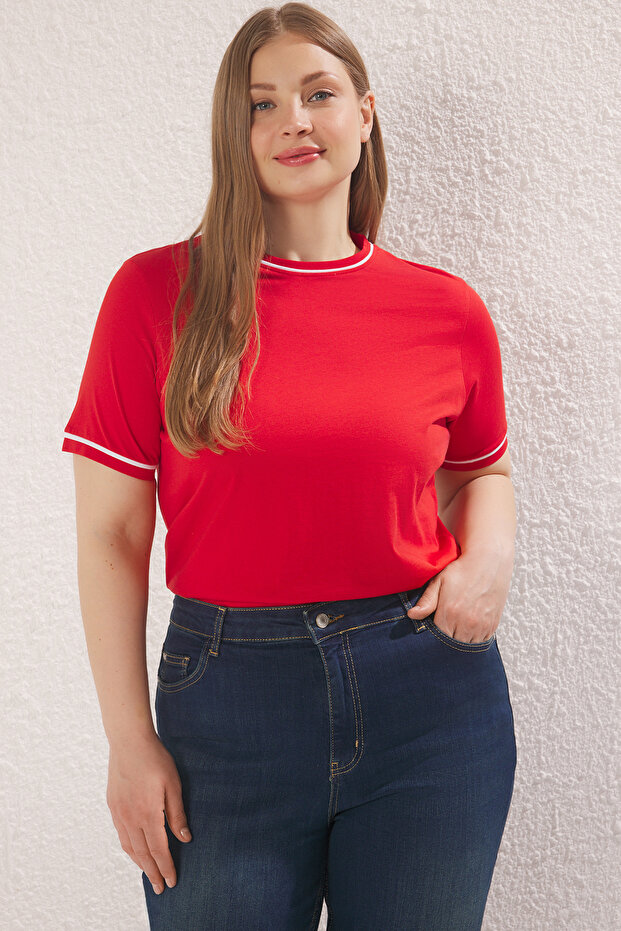 Kırmızı Bisiklet Yaka Biye Detaylı Basic Büyük Beden T-shirt TBBSS25BF00050 - 1