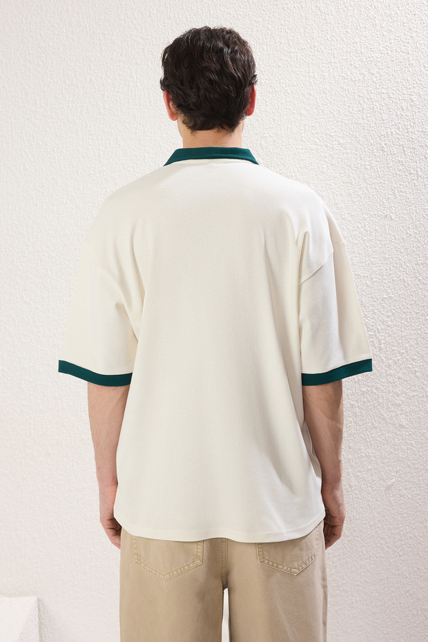 Ekru Oversize/Geniş Kesim Nakış Detaylı %100 Pamuk Polo Yaka T-shirt TMNSS25PO00013 - 4