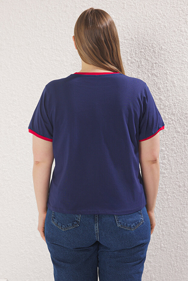 Lacivert Bisiklet Yaka Basklı Örme Büyük Beden T-Shirt TBBSS25BF00014 - 4