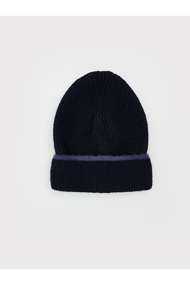 Esvab • Modern & Distinctive Line Embroidered Men's Beanie