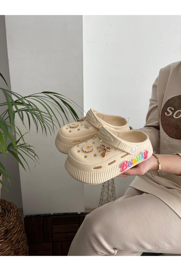 Girl's Closed Front Daily Sandals Non-Slip Thick High Sole Stone Slippers 6 Pieces Ornament