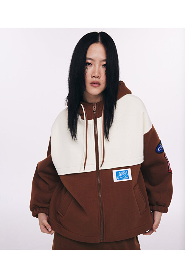 Colorblock Patch Accessory Sweatshirt - 6