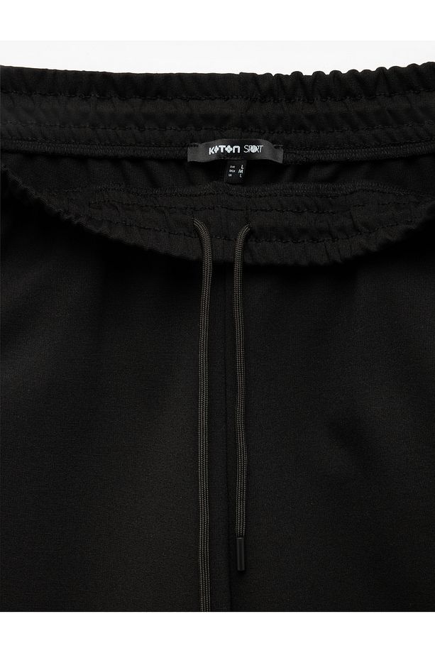 Viskon Karışımlı Beli Bağcıklı Baskılı Bermuda Oversize Spor Şort - 5