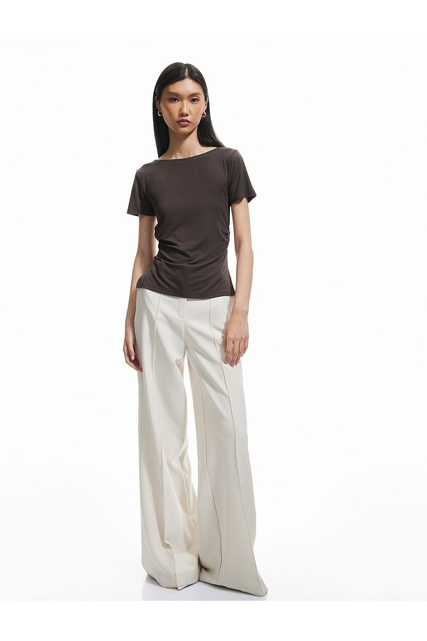 Drape Detaylı Slim Fit Kısa Kollu Yuvarlak Yaka Viskon Tişört - 2