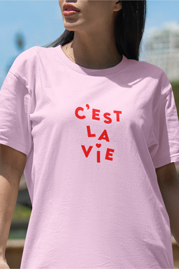 الاتجاه الشعبي C'EST LA VIE تي شيرت نسائي كبير الحجم مطبوع