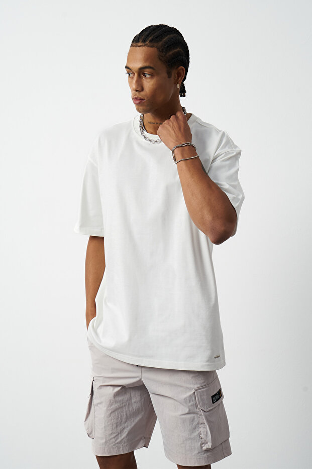 تي شيرت أساسي مميز مع تفاصيل خياطة كبيرة الحجم - 1