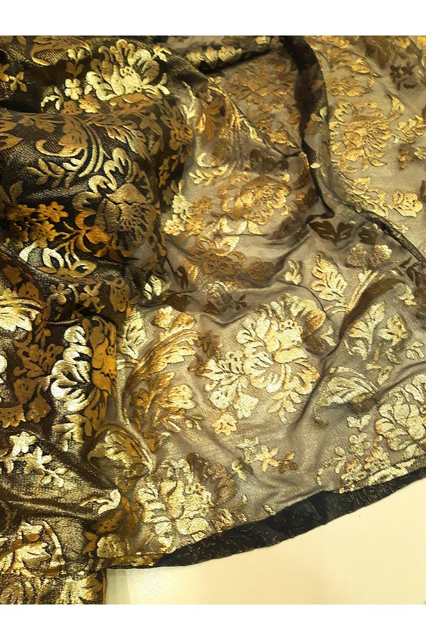 Siyah Zemin Üzerine Pas Parlak Gold Varak Baskı Çiçek Desen Likra Tül 1 Metre - 2