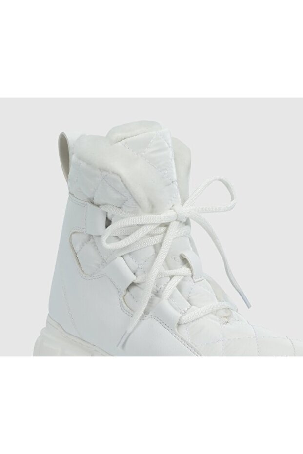 Beyaz Kadın Bot - 5