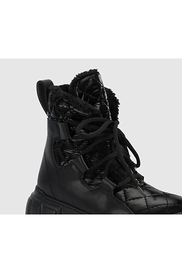 Siyah Kadın Bot - 5