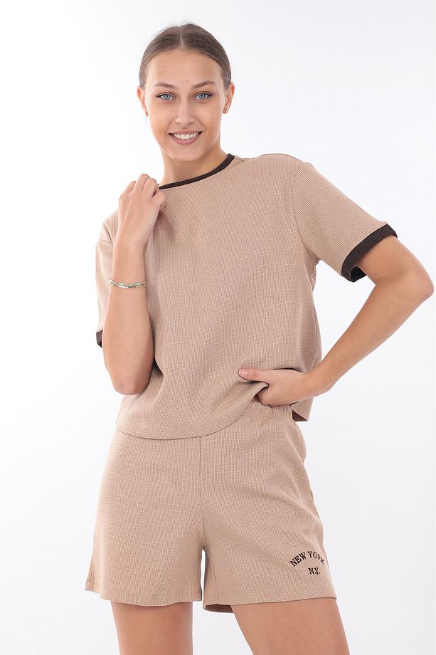 Bej Renk Renk Bloklu Slogan Nakışlı Şortlu Örme Pijama Takımı Eşofman Takımı Şort T-shirt Takımı - 4