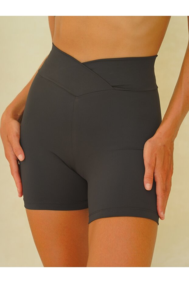 Paria Çapraz Detay Kısa Siyah Şort - 5