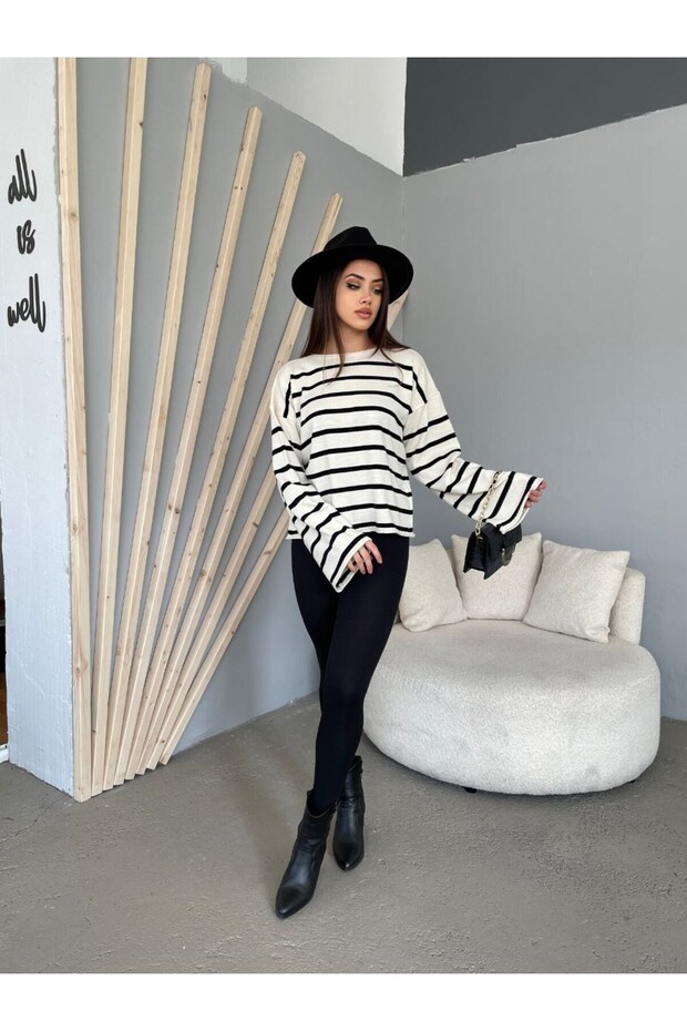 Knitwear - Black and White Striped - Striped