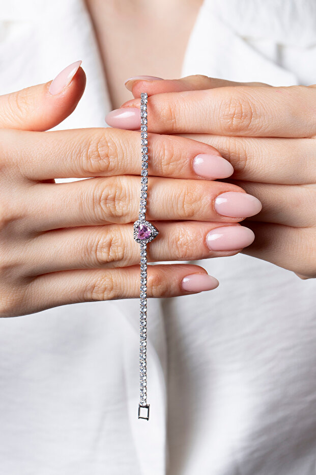 Sparkling Heart Detailed Waterway Bracelet