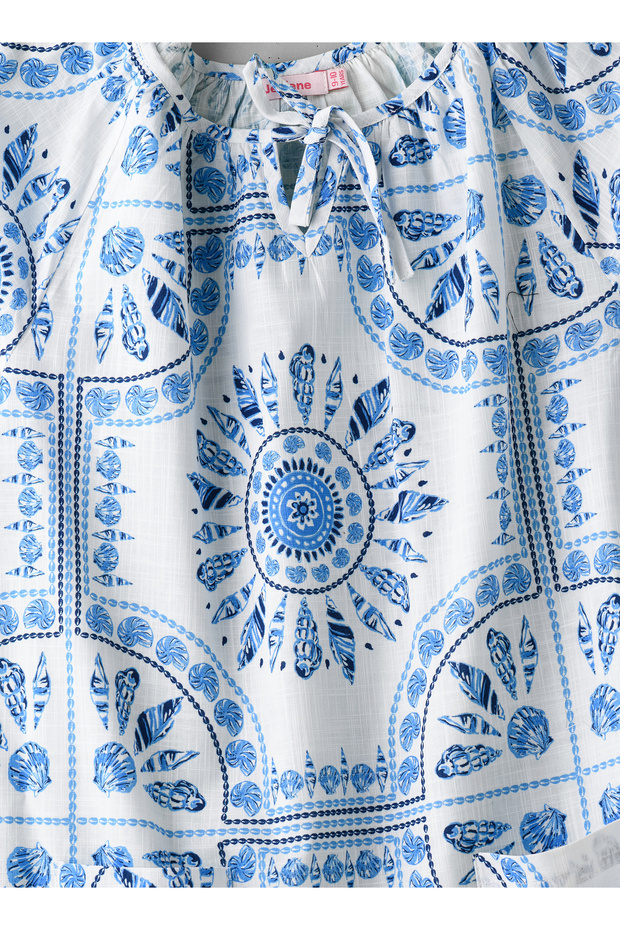 بلوزة زرقاء بنقشة هندسية للبنات - 3