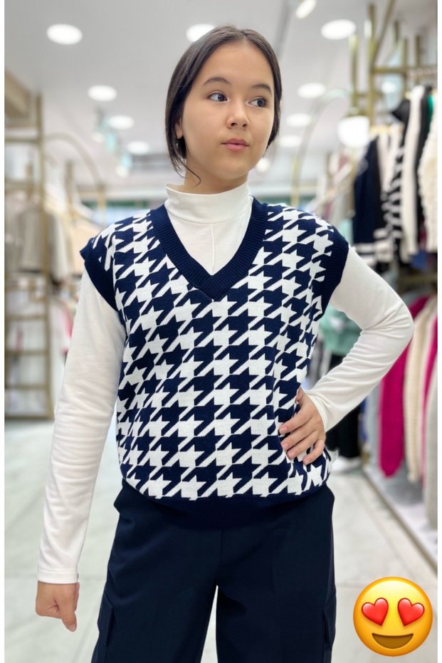 Houndstooth Patterned Knitted Sweater