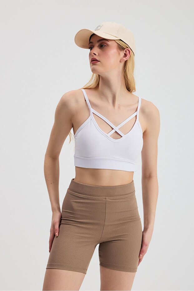 بوستير أبيض بتفاصيل متقاطعة من الأمام 3002 - 1