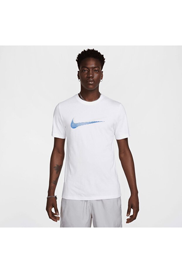 M NSW TEE 12MO SWSH SP25 - أبيض