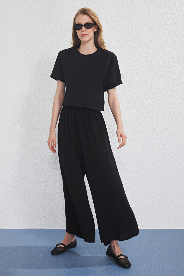 Siyah Beli Lastikli Yumuşak Rahat Kumaş Wide Leg Extra Geniş Paça Dokuma Pantolon TWOSS25PL00103 - 2