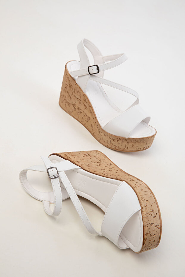 Bílé dámské boty na klínovém podpatku 20431 - 4