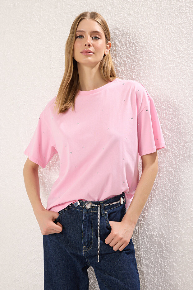 Pembe Pamuklu Taş Detaylı Relaxed/Geniş Rahat Kesim Bisiklet Yaka Örme T-Shirt TWOSS23TS00153 - 1