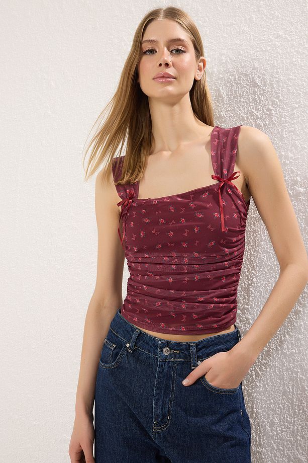 Bordo Çiçek Baskılı Astarlı Baskılı Tül Vücuda Oturan Crop Fiyonk Detaylı Örme Bluz TWOSS25BZ00033 - 1