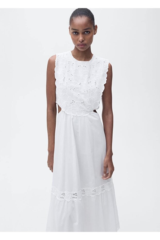 Yanları yırtmaçlı işlemeli elbise - 1