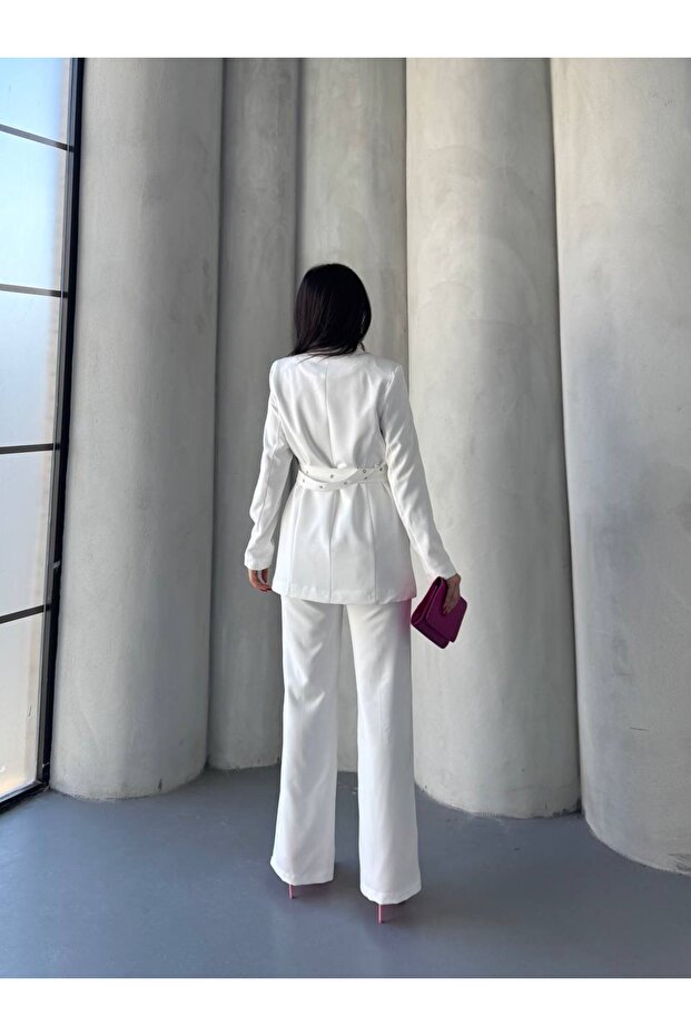 Doppeltes Blazer-Set mit Ösengürtel - 4