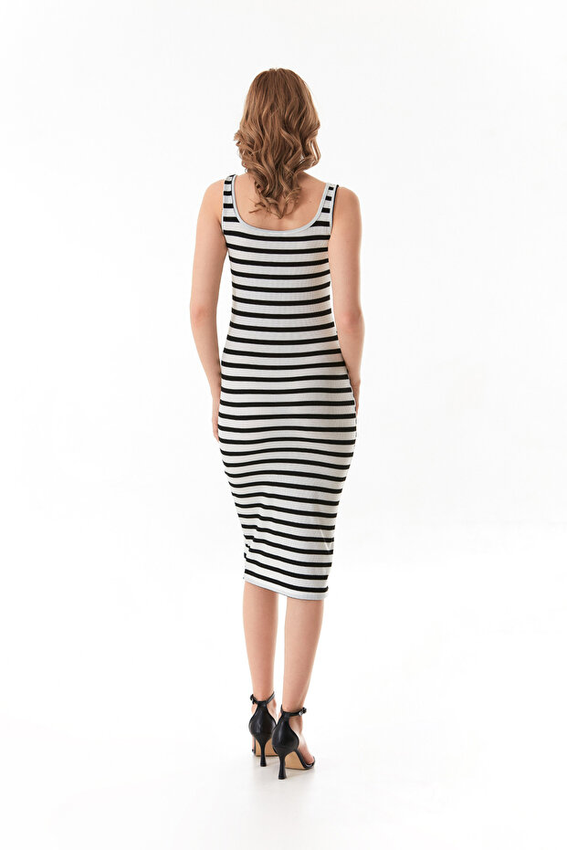 فستان مخطط مضلع أساسي - 4