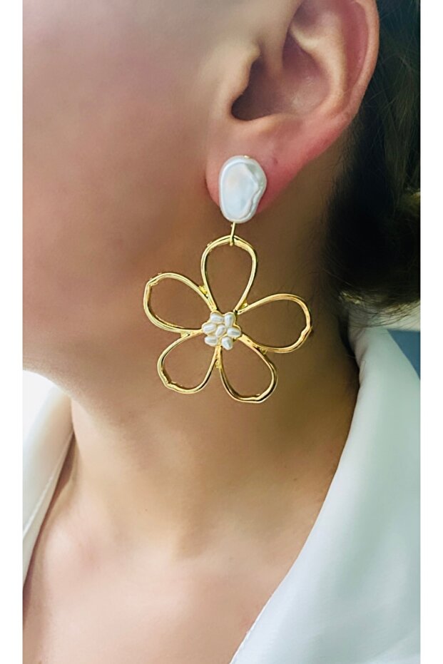 Baroque Pearl Detail Flower Earrings (6 cm)
