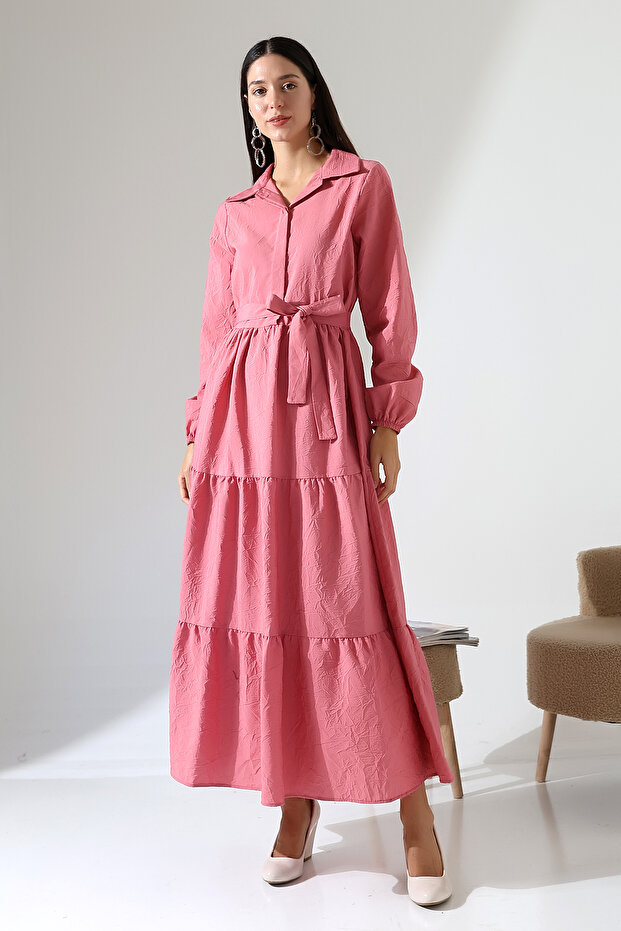 فستان منسوج بنصف فتحة ومطوي بنمط ذاتي - 3