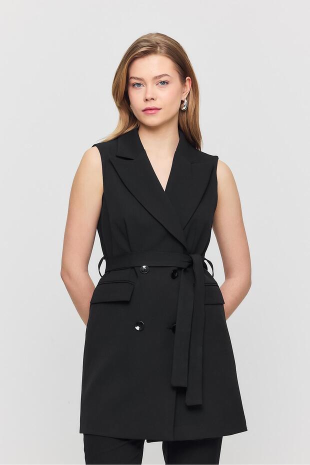 سترة سوداء بأربعة أزرار مع حزام - 1